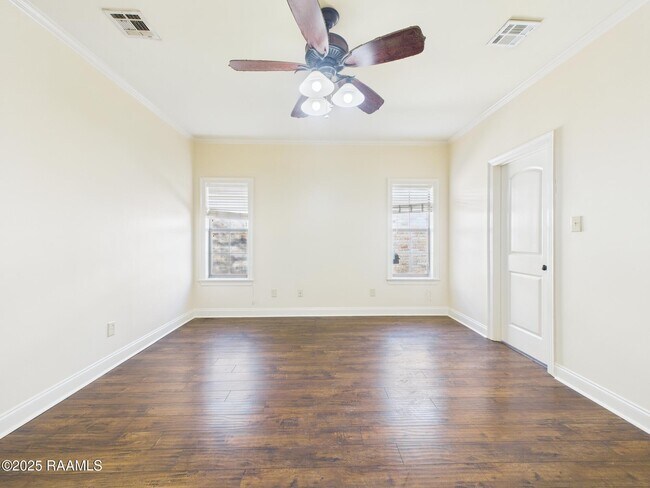 Building Photo - 236 Shadowbrush Bend