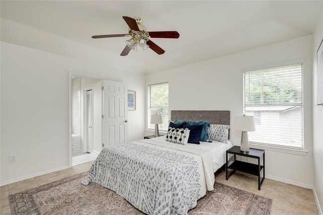 Building Photo - 16302 Bates Cove