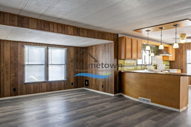 Building Photo - 563 Terry Trl