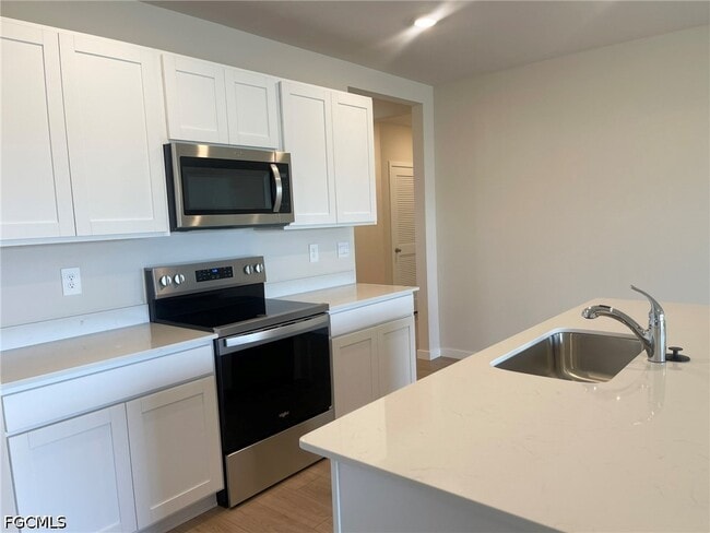 Building Photo - 1321 NE 9th St