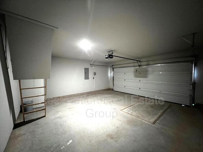 Building Photo - 2717 Dennis Dr