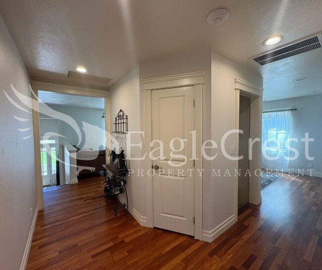 Building Photo - Beautiful Five Bedroom Home with Acreage