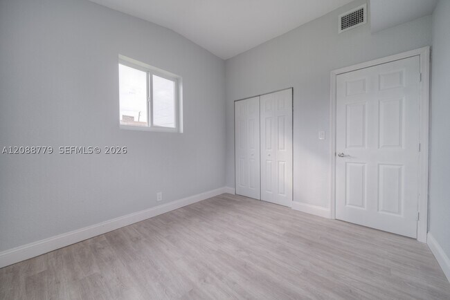 Building Photo - 17727 SW 103rd Ave