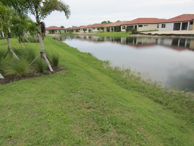 Building Photo - 608 Maraviya Blvd