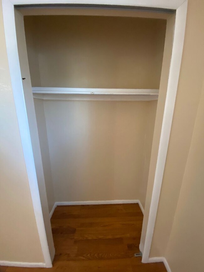 Building Photo - Beautiful 3 bedroom