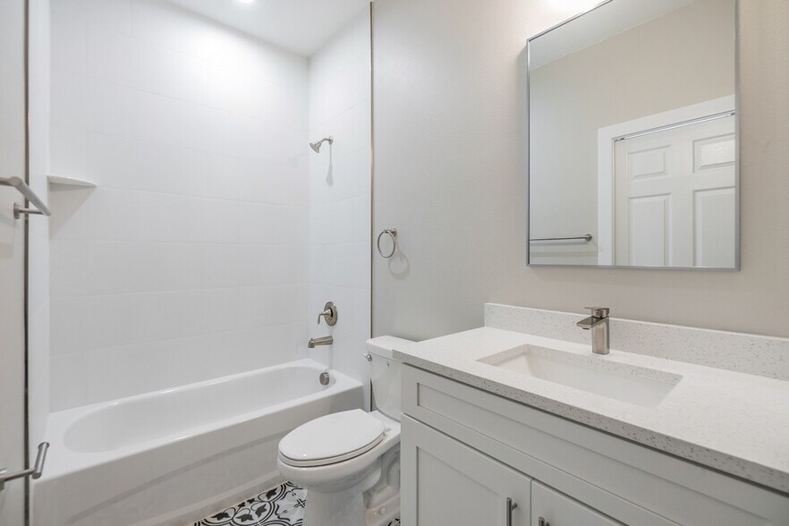 Building Photo - 2529 4th St S