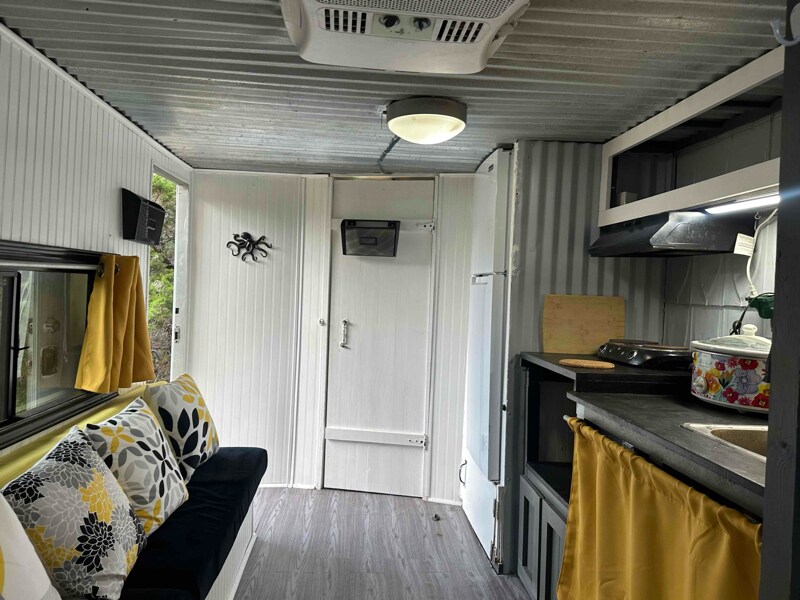 Building Photo - 501 Owl Hollow Rd