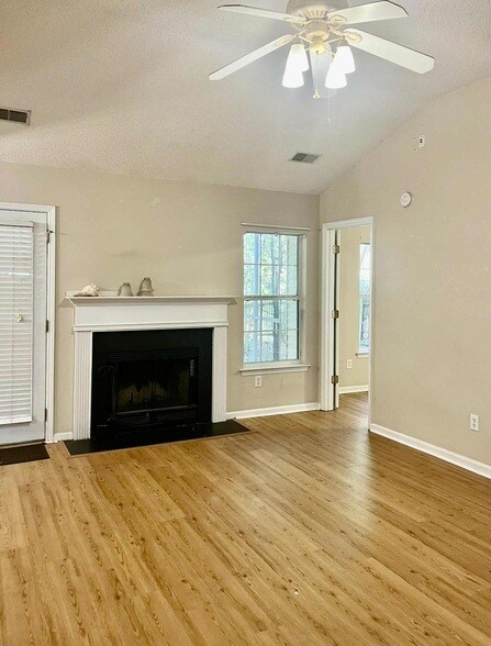 Building Photo - 524 Beverly Dr