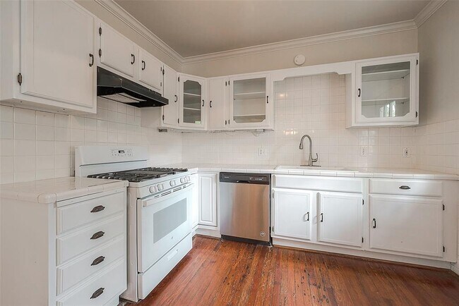 Building Photo - 701 Highland St