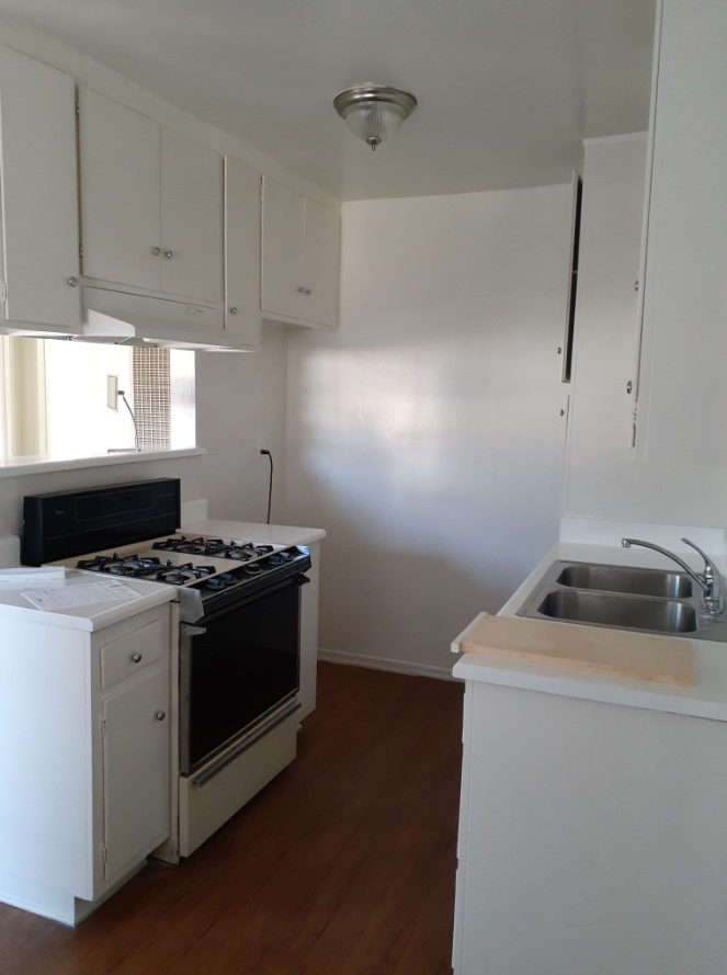 Kitchen - 136 E Avenue 42