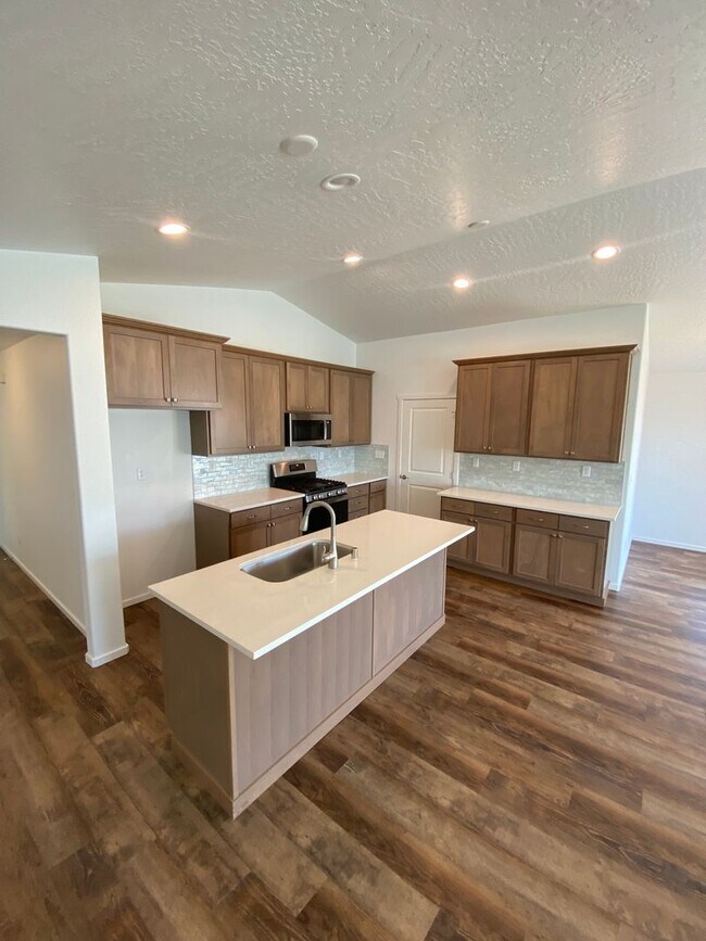 Building Photo - Stunning 3 Bed 2 Bath Rancher in Spokane V...