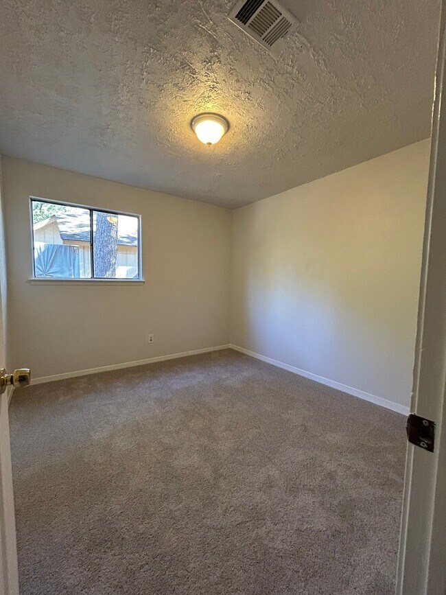 Building Photo - 194 Timber Mill St