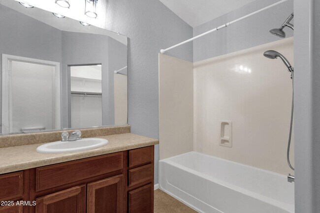 Building Photo - 509 E Daniella Dr