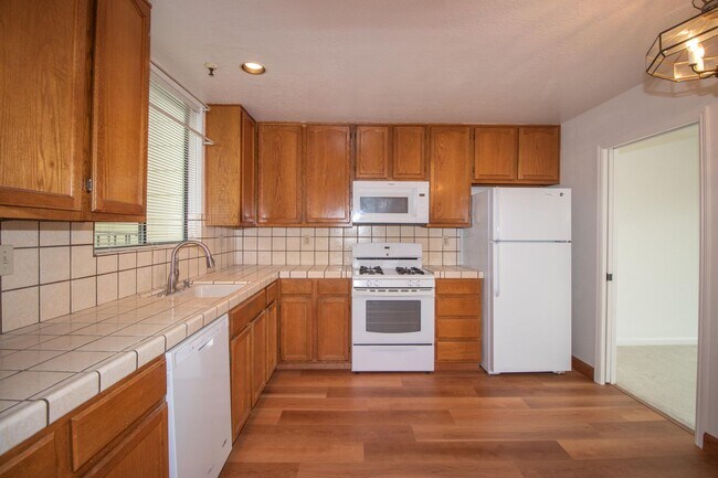 Building Photo - Spacious 3 Bed/2 Bath Flat with Stunning City Views | AMSI | Alexandr Metlinski