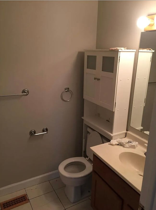 Building Photo - 206 Sunset Ct