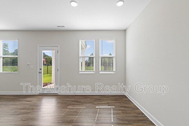 Building Photo - 35 Village Edge Dr