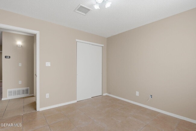 Building Photo - 3413 Yellow Rose St