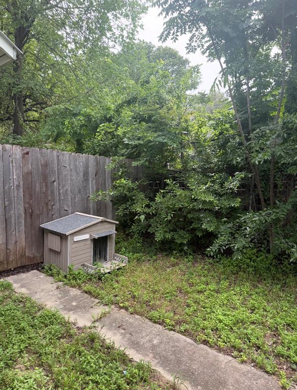 Building Photo - 515 E Live Oak St