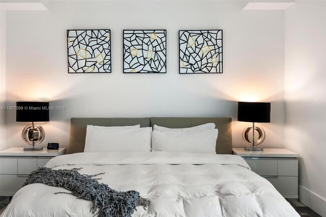 Building Photo - 300 Royal Plaza Dr