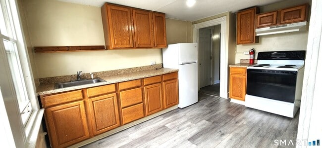 Building Photo - 214 Blohm St