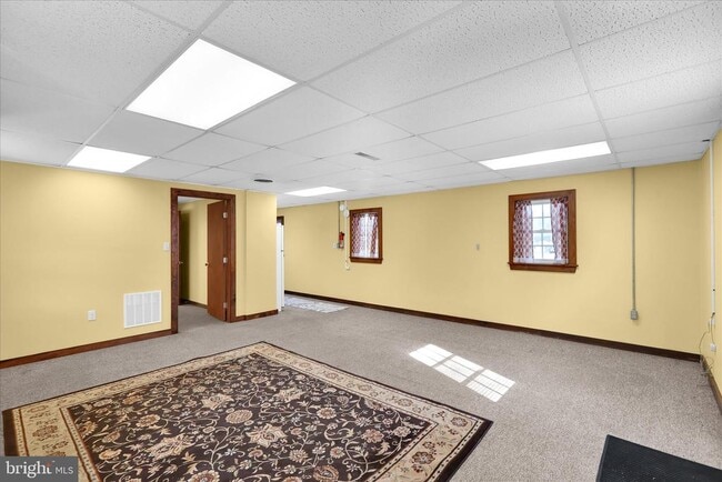 Building Photo - 392 5 Locks Rd