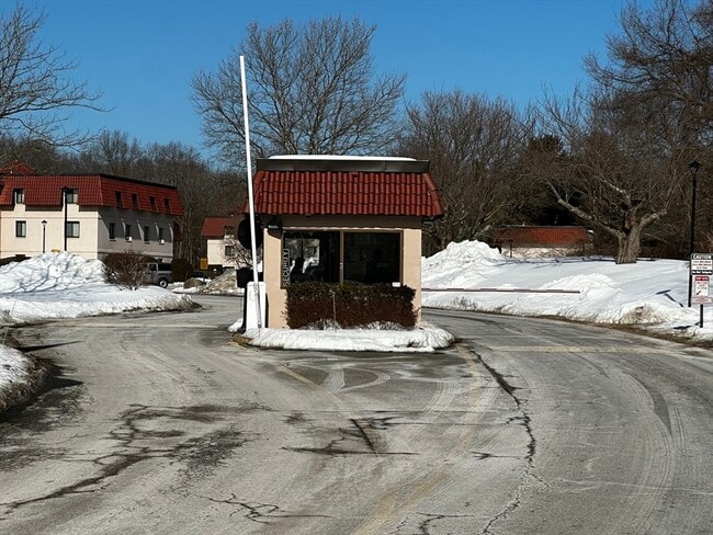 Building Photo - 685 Oak St