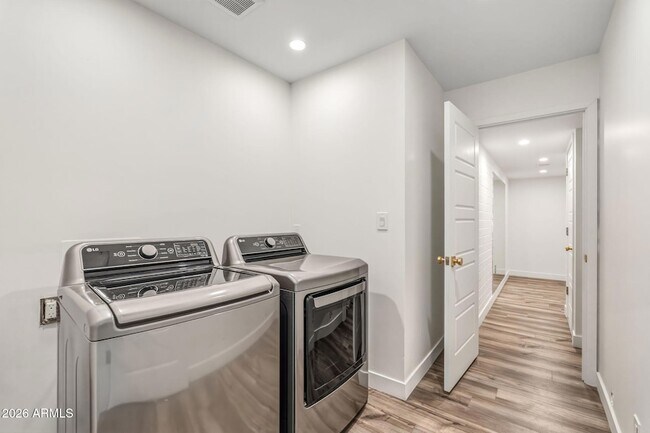 Building Photo - 9046 N 28th St