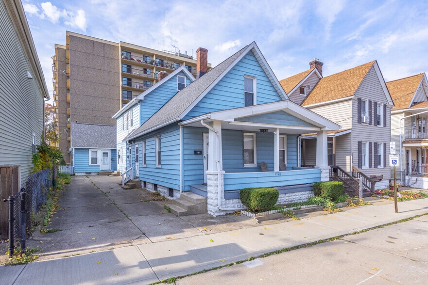 Building Photo - 1326 W 69th St