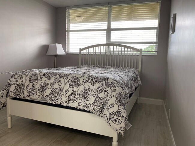 Building Photo - 2929 S Ocean Blvd