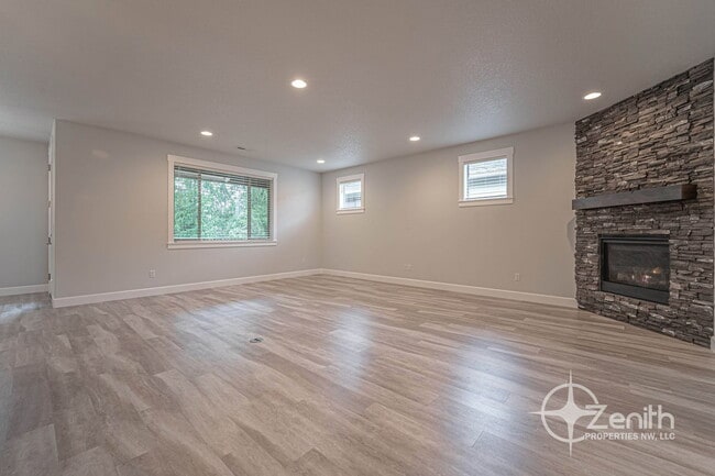 Building Photo - 134 Zephyr Dr