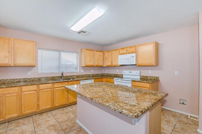 Building Photo - Charming 4 Bed home in Avondale with commu...