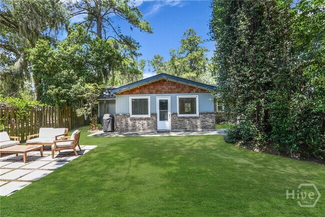 Building Photo - 9 Hillyer Dr