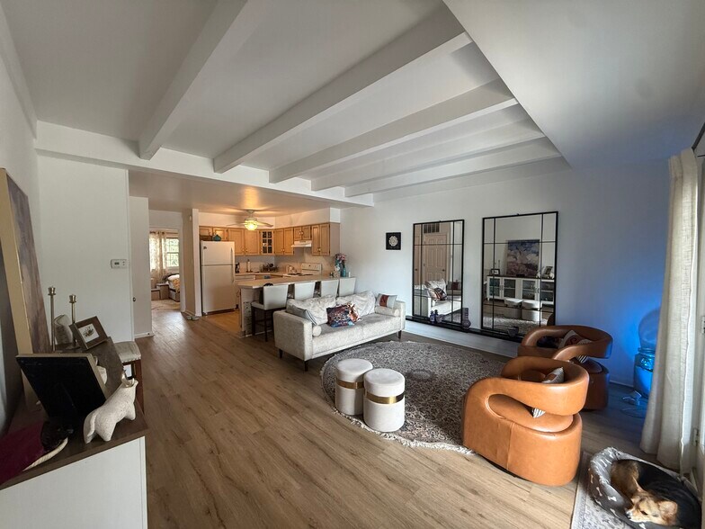 Building Photo - 2 Center Rd