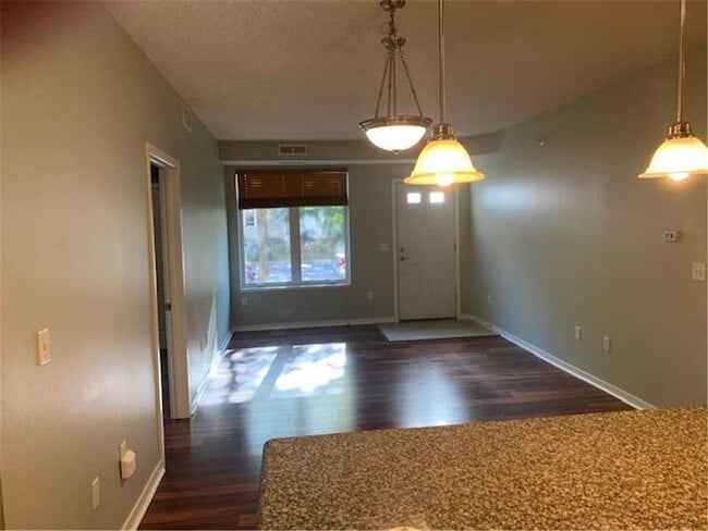 Building Photo - 619 SE 8th St