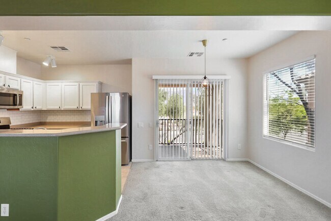 Building Photo - 3 Bed, 2 Bath, 1 Car Aliante Condo