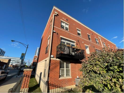 Building Photo - 759 W Evergreen Ave