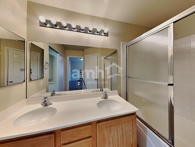 Building Photo - 1335 Milldale Ct