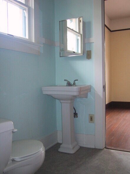 Building Photo - 830 S 3rd Ave