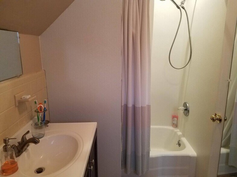 Building Photo - 21 Watts St