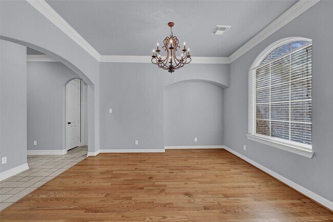 Building Photo - 5738 Ariel St