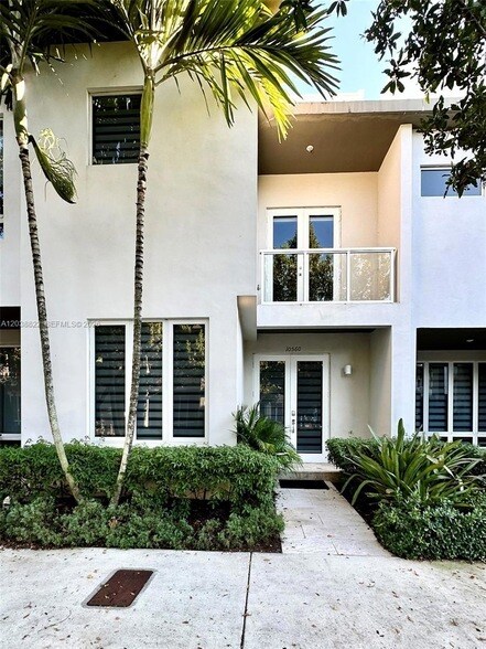 Building Photo - 10560 NW 63rd Terrace