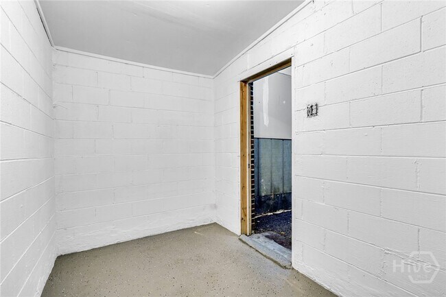 Building Photo - 819 W 51st St