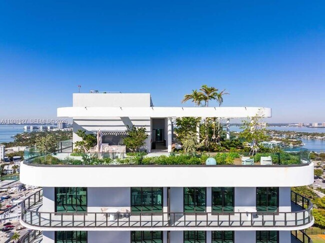 Building Photo - 580 72nd St