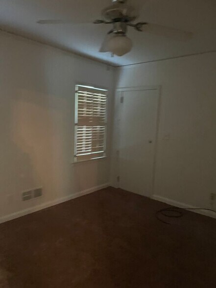 Building Photo - 3039 Lynn Dr SW