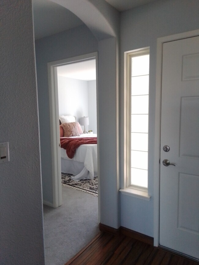 Building Photo - 377 Gold Hills Dr