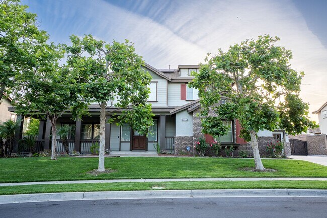 Building Photo - Exceptional estate Located In the highly desirable College Park Community.