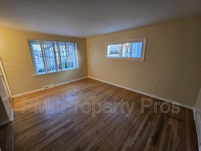 Building Photo - 6901 N 42nd St