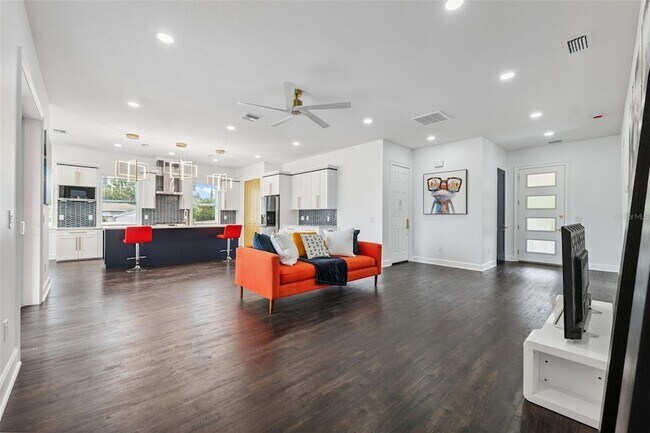 Building Photo - 8605 Inwood Dr