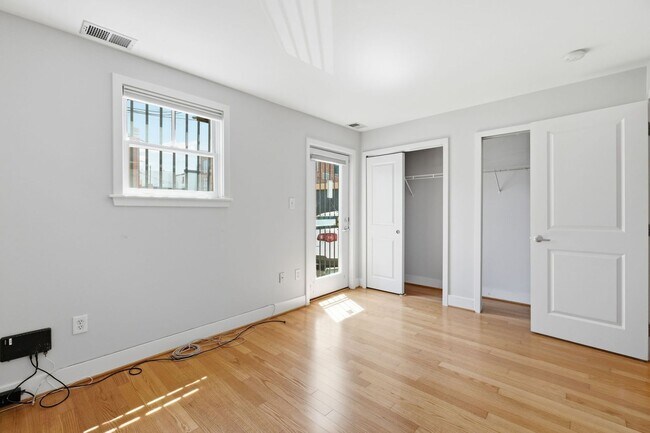 Building Photo - 1BR in the Heart of Logan Circle