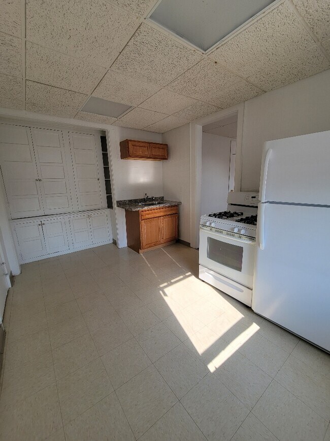 Building Photo - 448 Hawley Ave